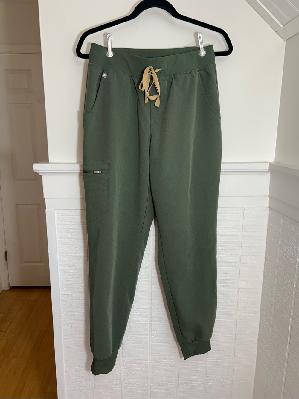 Figs Olive Green Zamora Joggers Scrub Pants size small